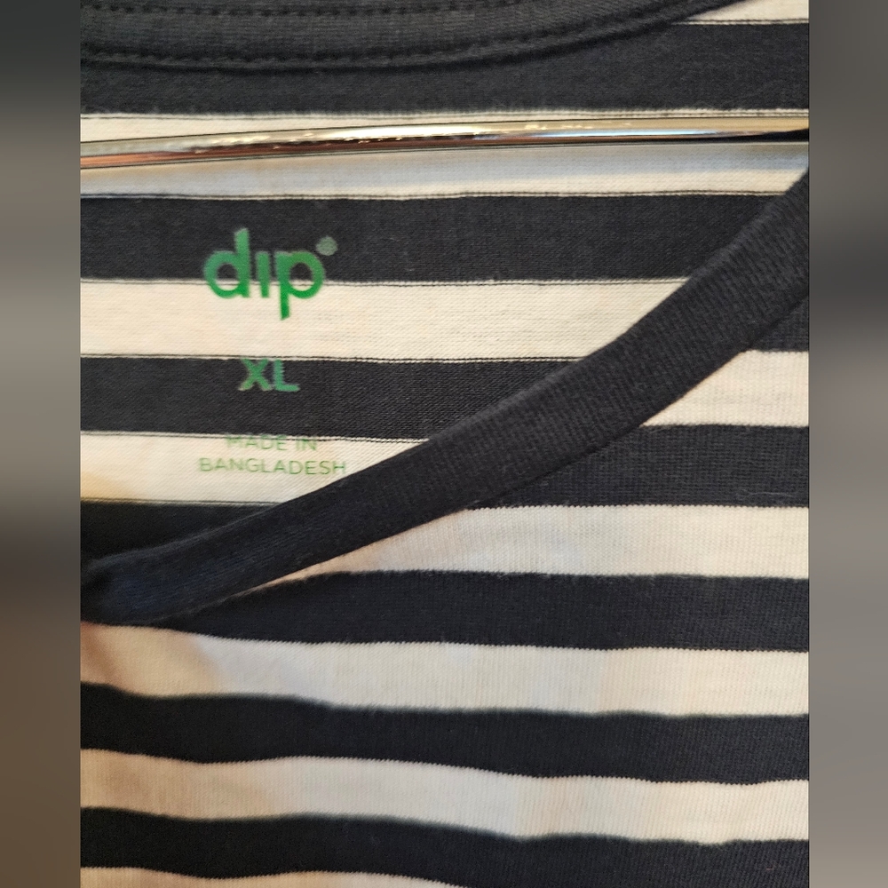 XL Dip brand Black & White Stripe T-Shirt - Picture 2 of 2